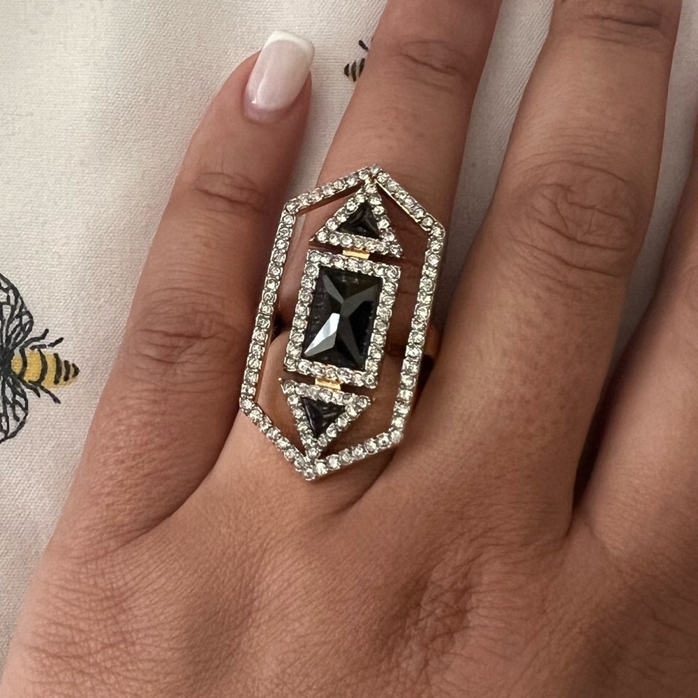 Elegant Black and Silver Geometric Ring